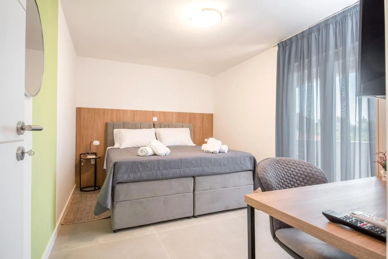 Sunset Garden Apartment With Private Pool Vrsi 0*,