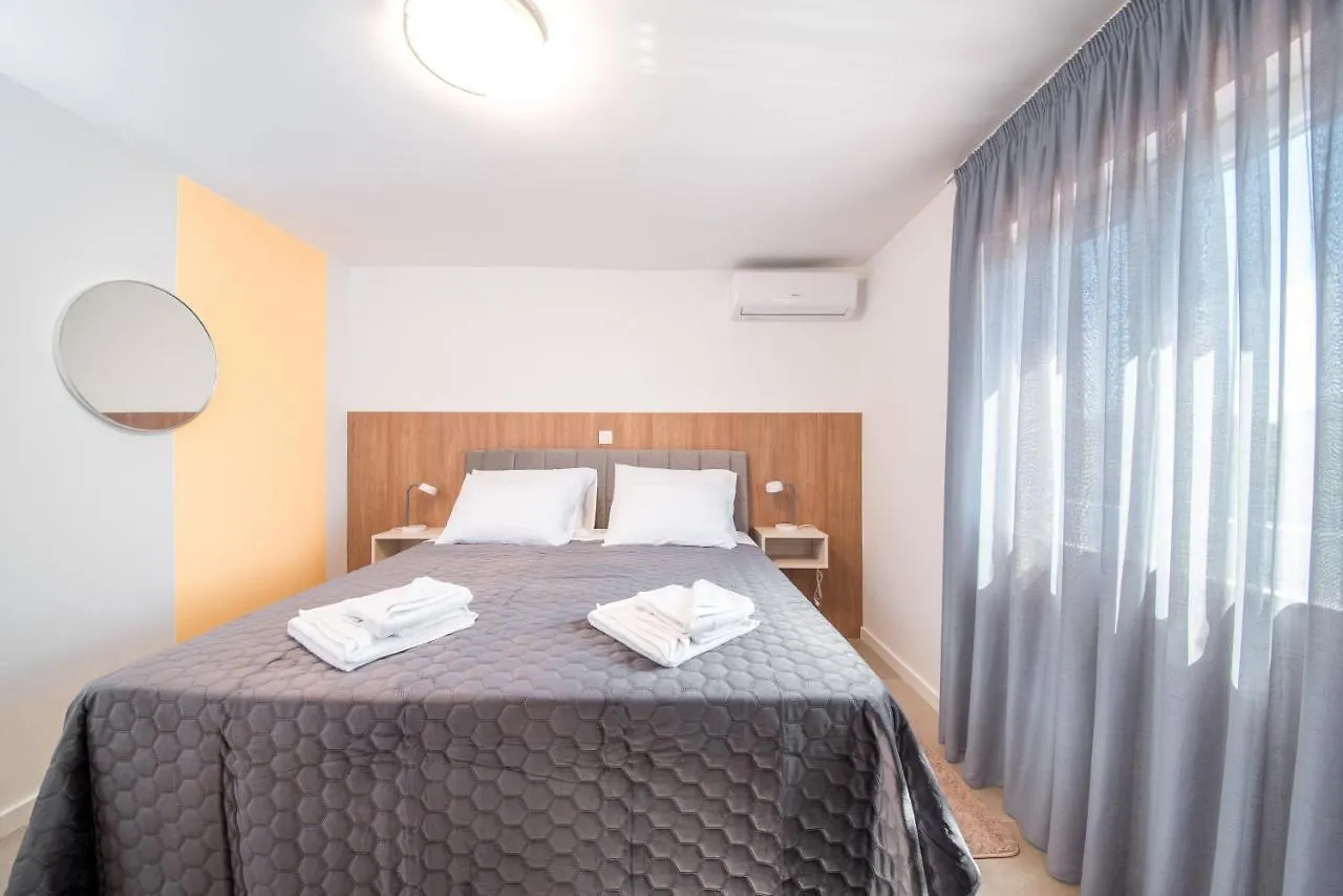 Sunset Garden Apartment With Private Pool Vrsi 0*,