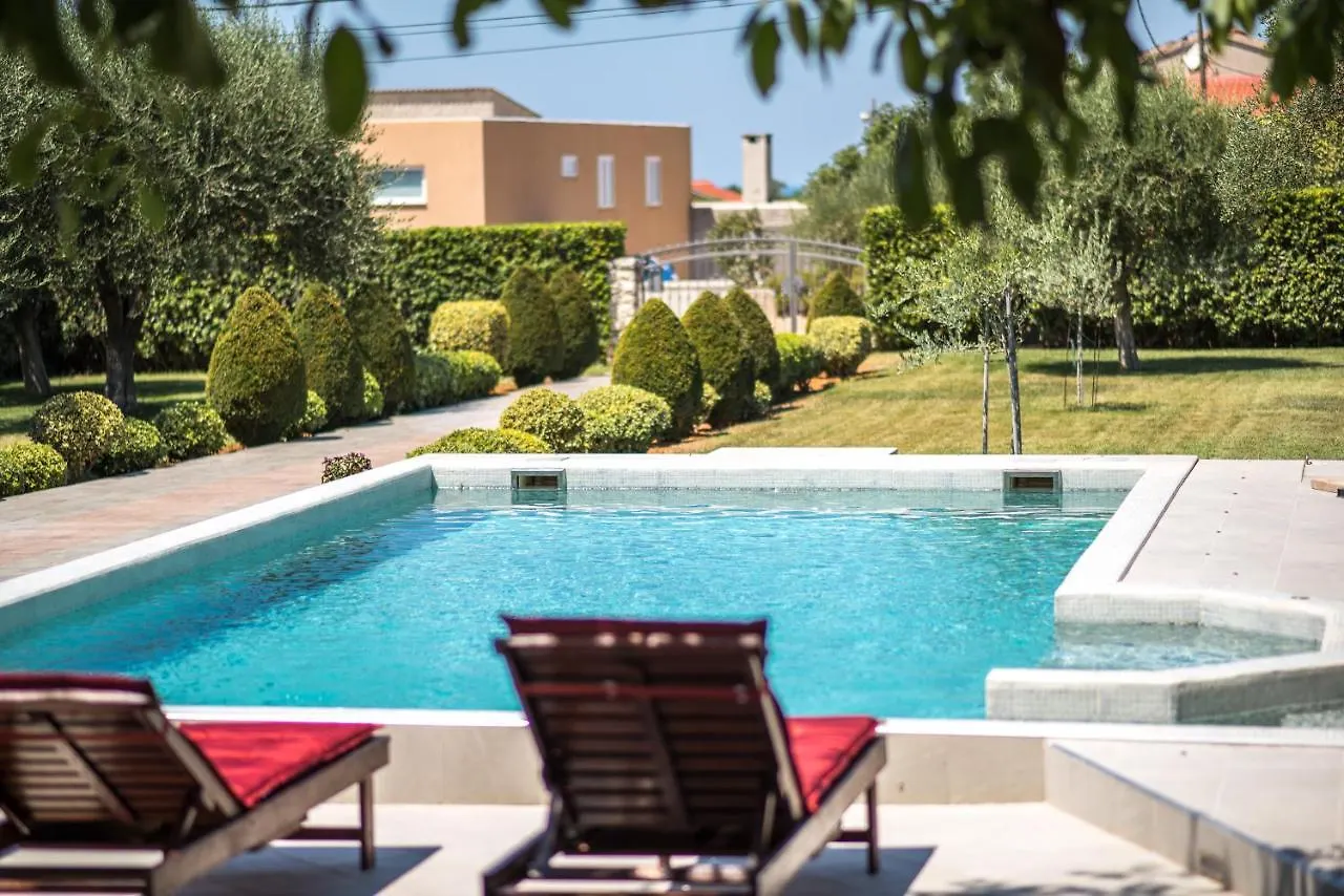 Sunset Garden Apartment With Private Pool Vrsi Chorvatsko