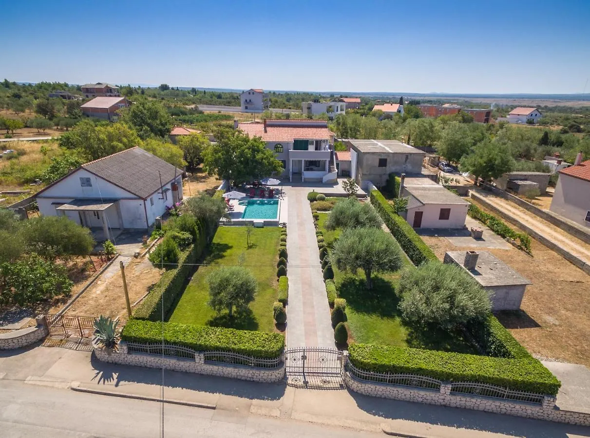 Sunset Garden Apartment With Private Pool Vrsi 0*,